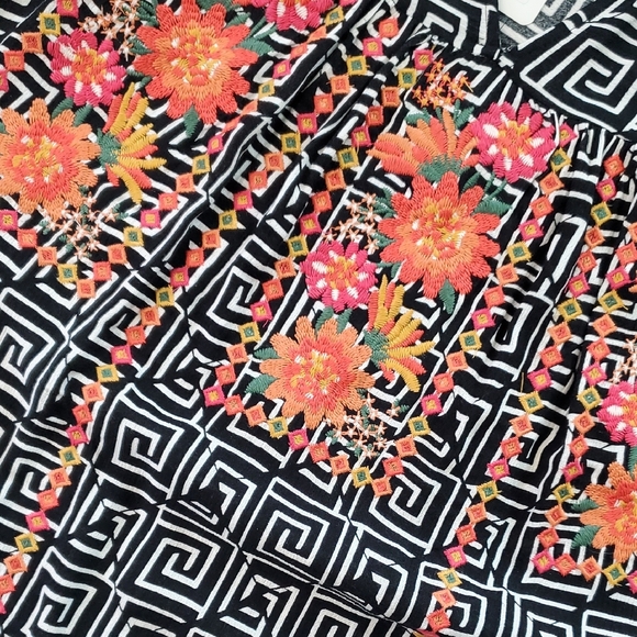 Savanna Jane Embroidered Flutter Sleeve Blouse, S - Picture 3 of 3